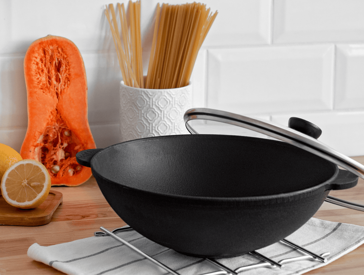 3.7 L Cast Iron Wok with Lid