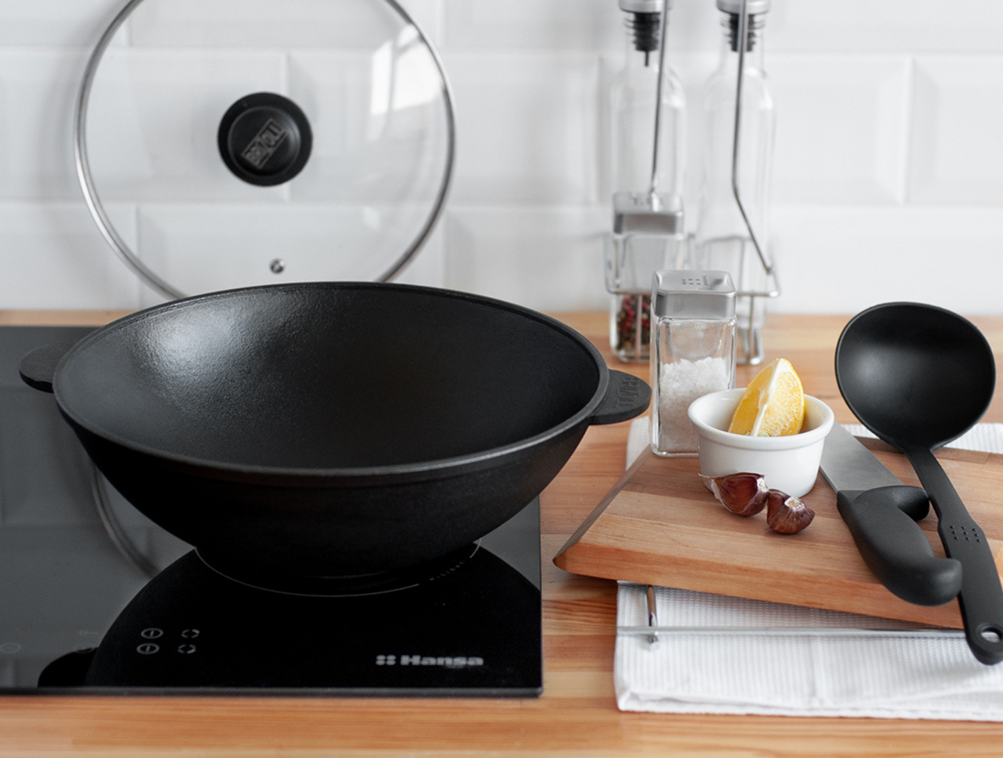 3.7 L Cast Iron Wok with Lid