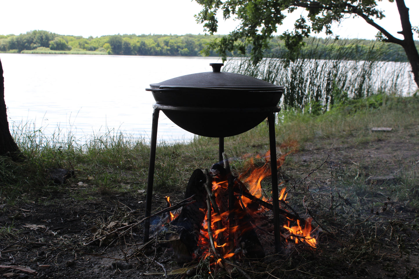 15 L Cast Iron Asian Cauldron with Lid & Metal Stand