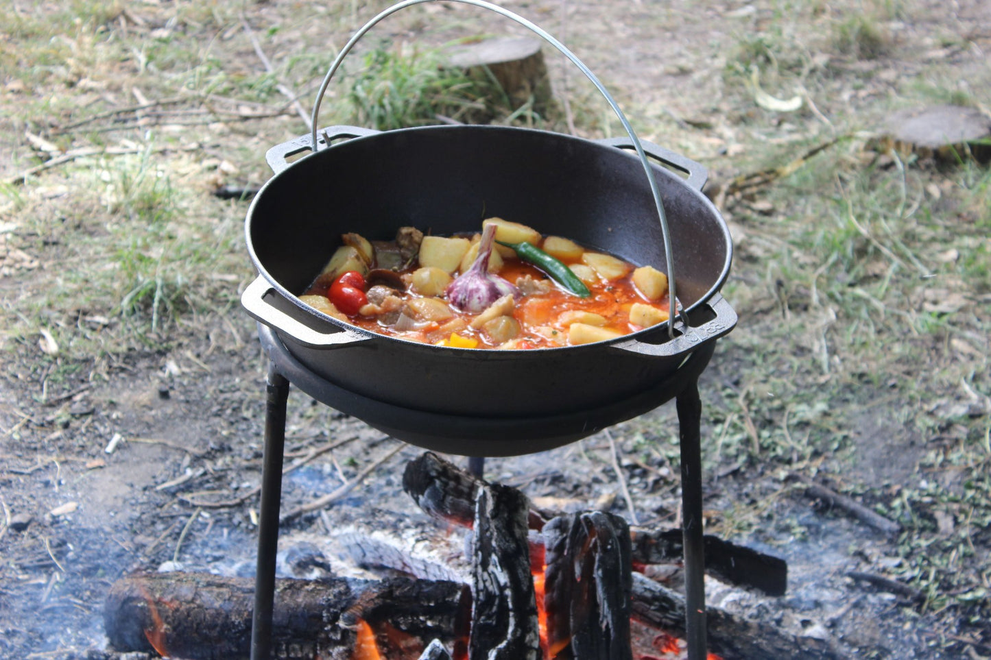 10 L Cast Iron Asian Cauldron with Grill Pan Lid & Metal Stand