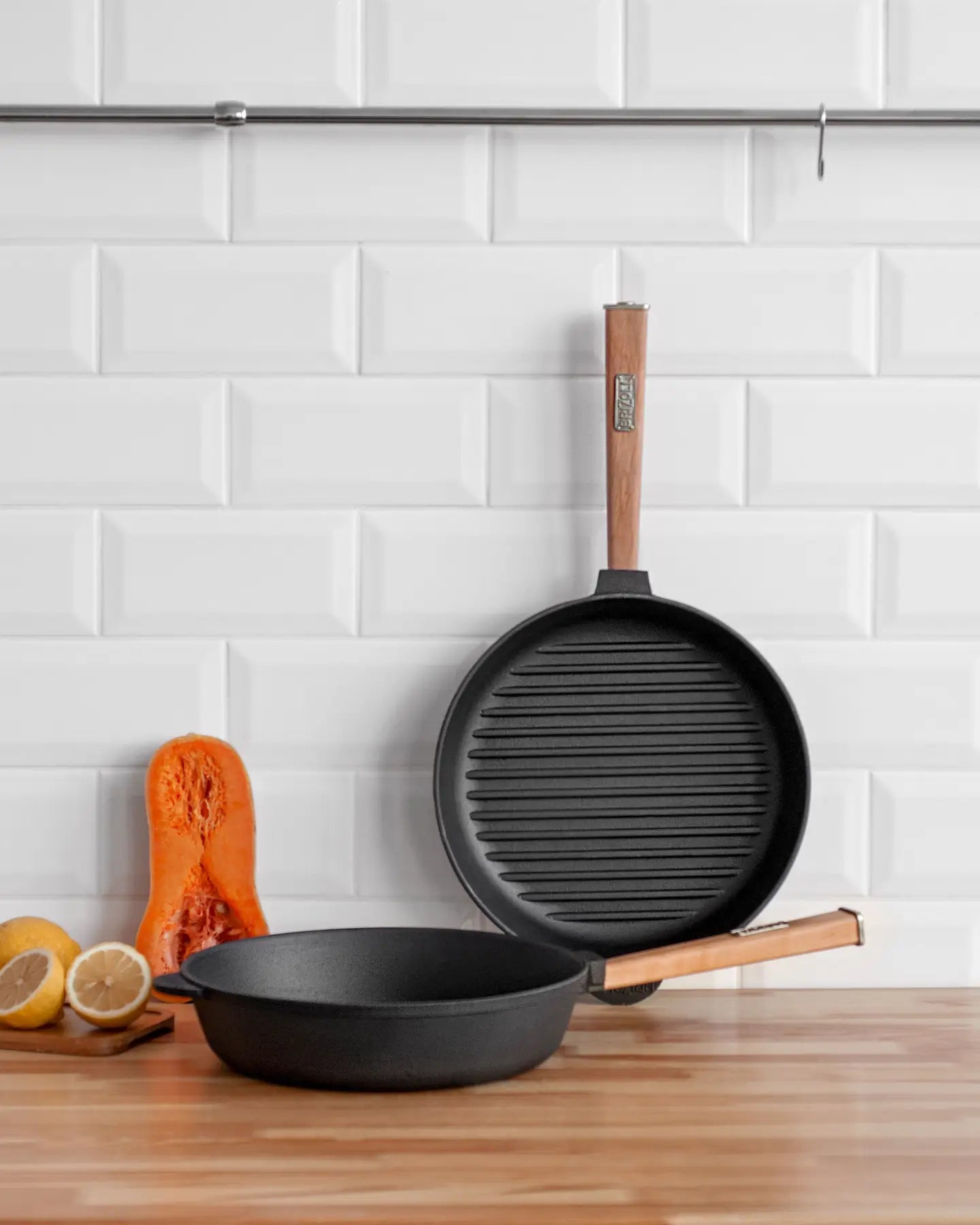 24 cm Cast Iron Grill Pan with Removable Wooden Handle 4 cm Depth