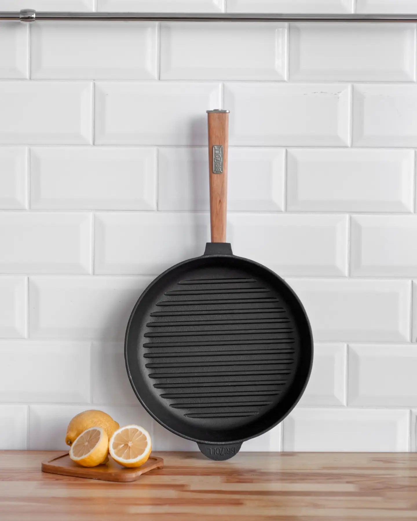 26 cm Cast Iron Grill Pan with Removable Wooden Handle 4 cm Depth